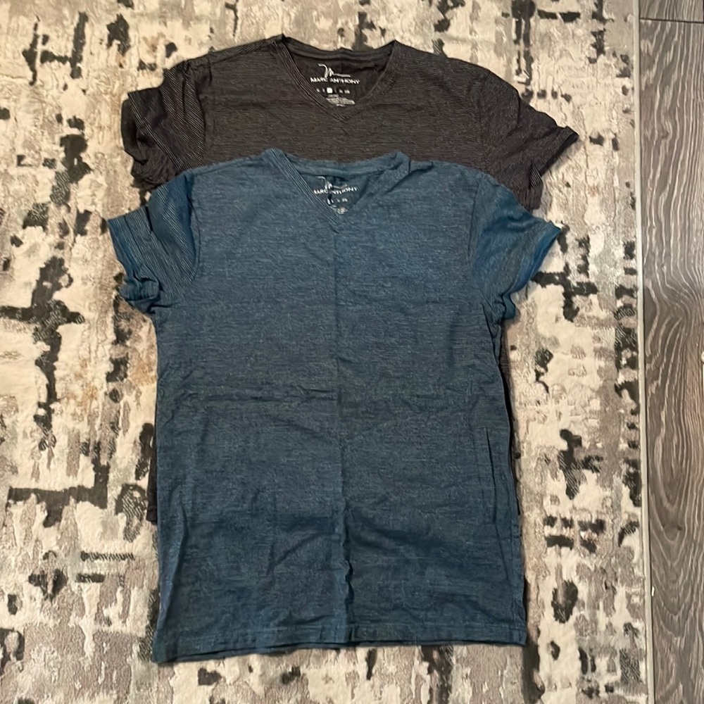 2 T-shirts